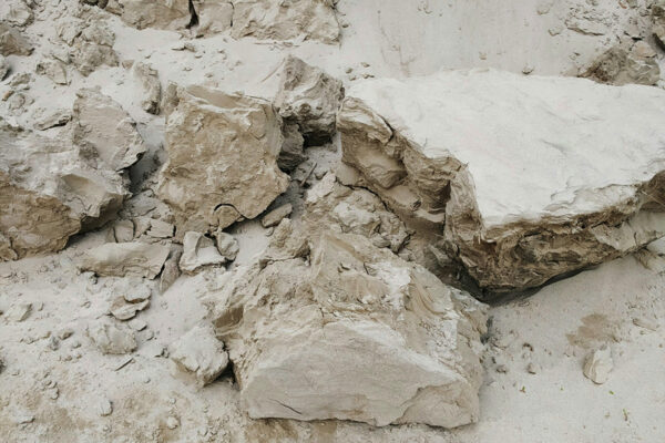 Betonabbruch mit Staub und Schutt